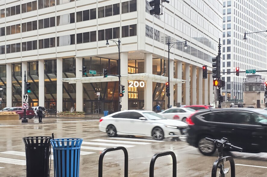 More Photos Of 200 S Wacker Dr, Chicago Coworking Space