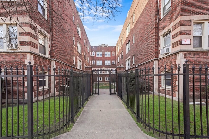 Primary Photo Of 7648 S Phillips Ave, Chicago Apartments For Sale