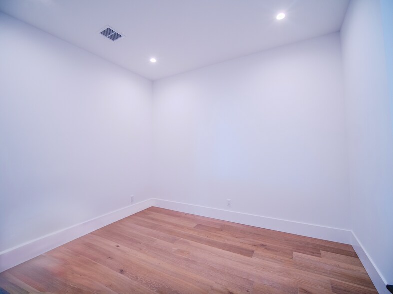 More Photos Of 1415 3rd St N, Jacksonville Beach Freestanding For Sale