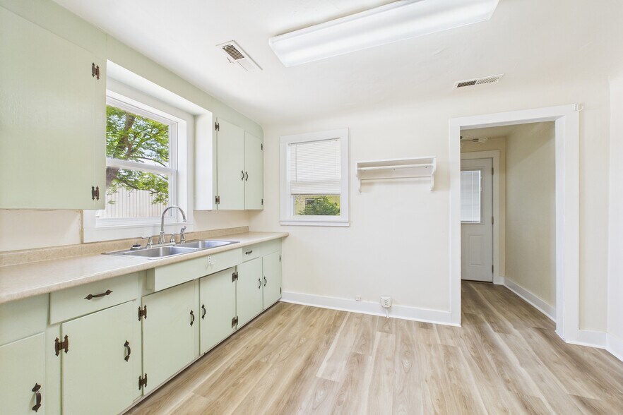More Photos Of 919 South St, Mountain Home Freestanding For Sale
