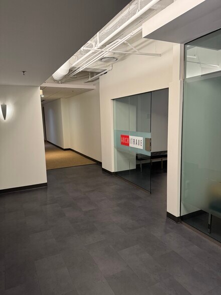 More Photos Of 211 W Wacker Dr, Chicago Office For Sale