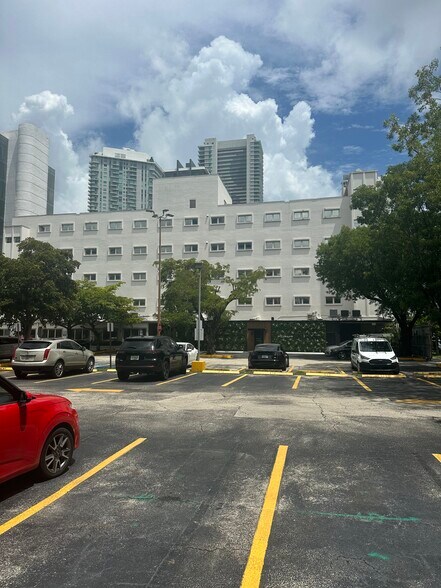 More Photos Of 3000 Biscayne Blvd, Miami Medical For Lease