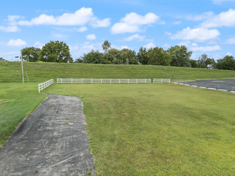 More Photos Of 1021 E Market St, Jeffersonville Land For Sale