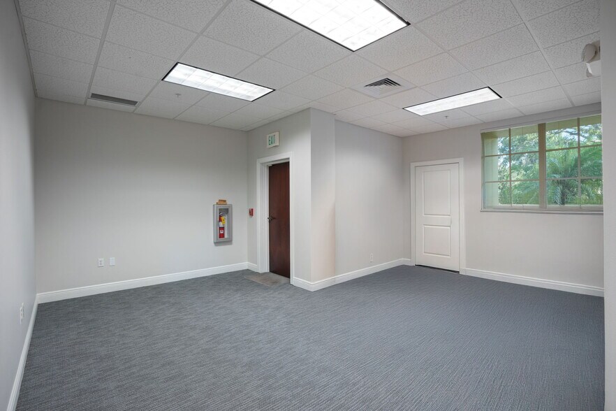 More Photos Of 2639 Fruitville Rd, Sarasota Office For Sale