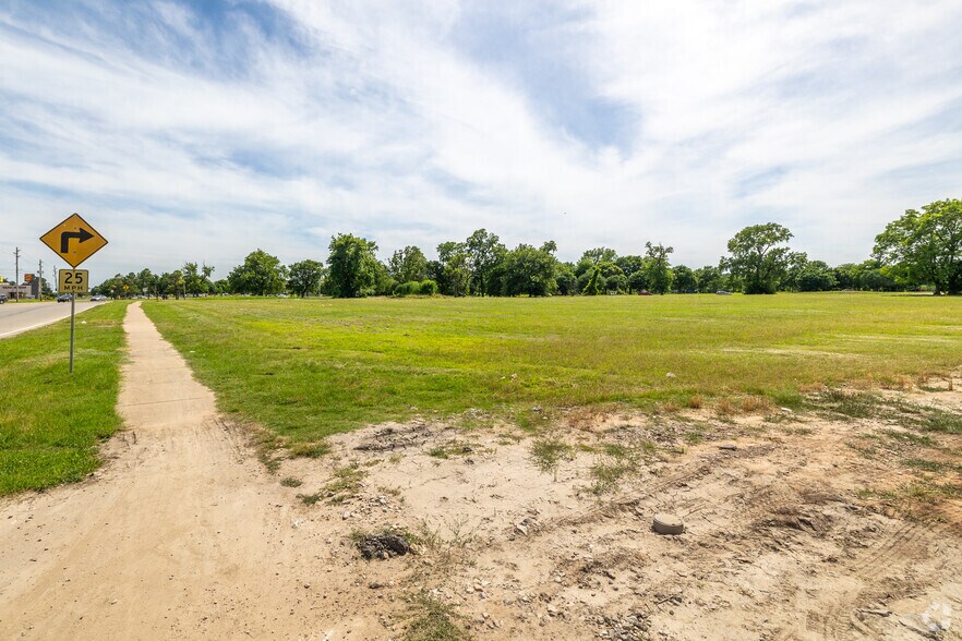 More Photos Of 7000 S Riverside Dr, Tulsa Land For Sale