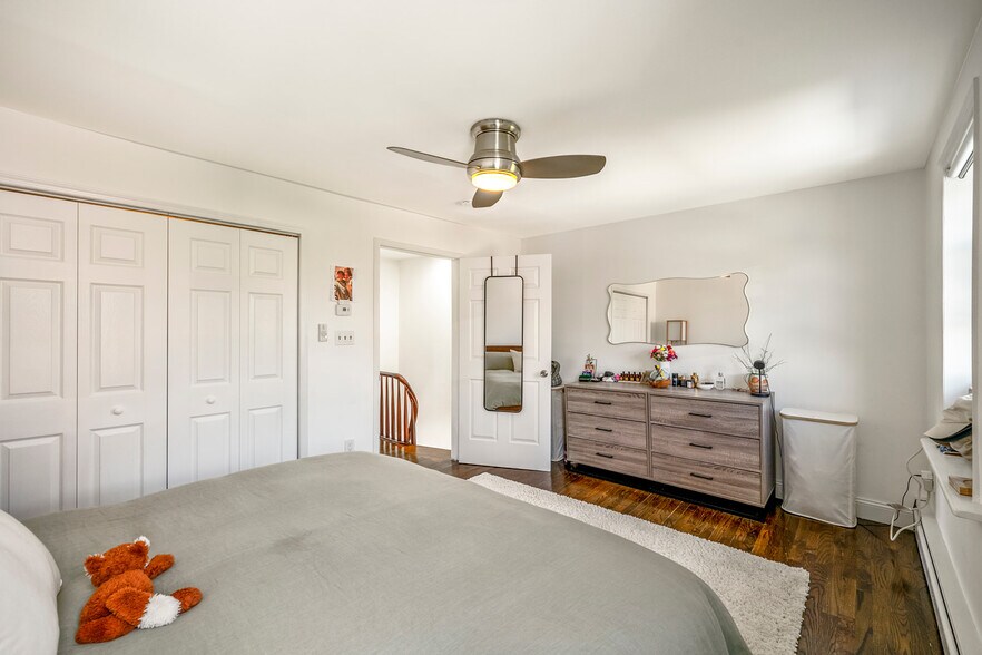 More Photos Of 548 Jersey Ave, Jersey City Storefront Retail Residential For Sale