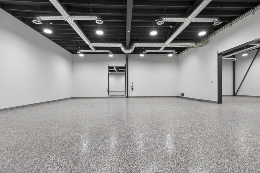 More Photos Of 703 S Main St, Burbank Showroom For Sale