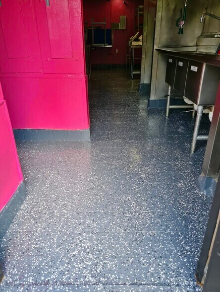 More Photos Of 2423 Commercial Ave, San Antonio Fast Food For Lease