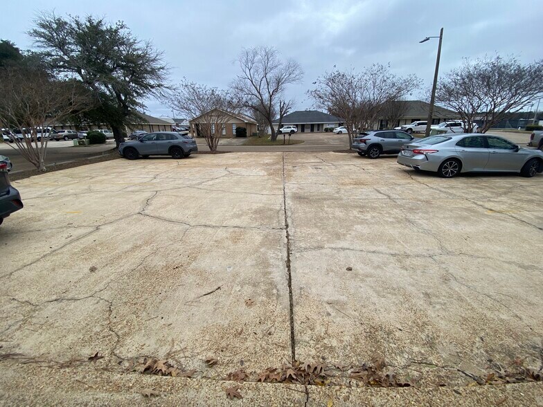 More Photos Of 106 Office Park Dr, Brandon Office For Sale