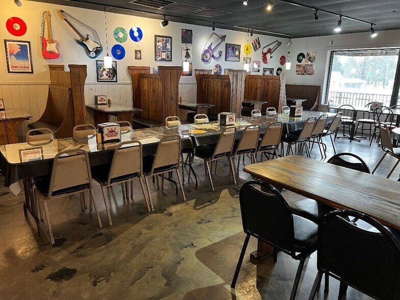 More Photos Of 2121 Batesville Blvd, Southside Restaurant For Sale