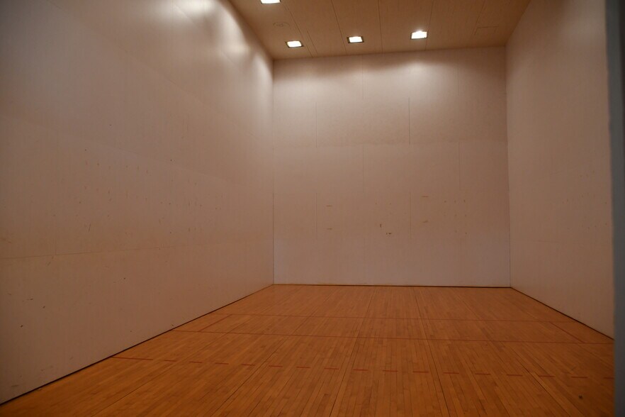 More Photos Of 9717 7th Dr, Lubbock Flex For Lease