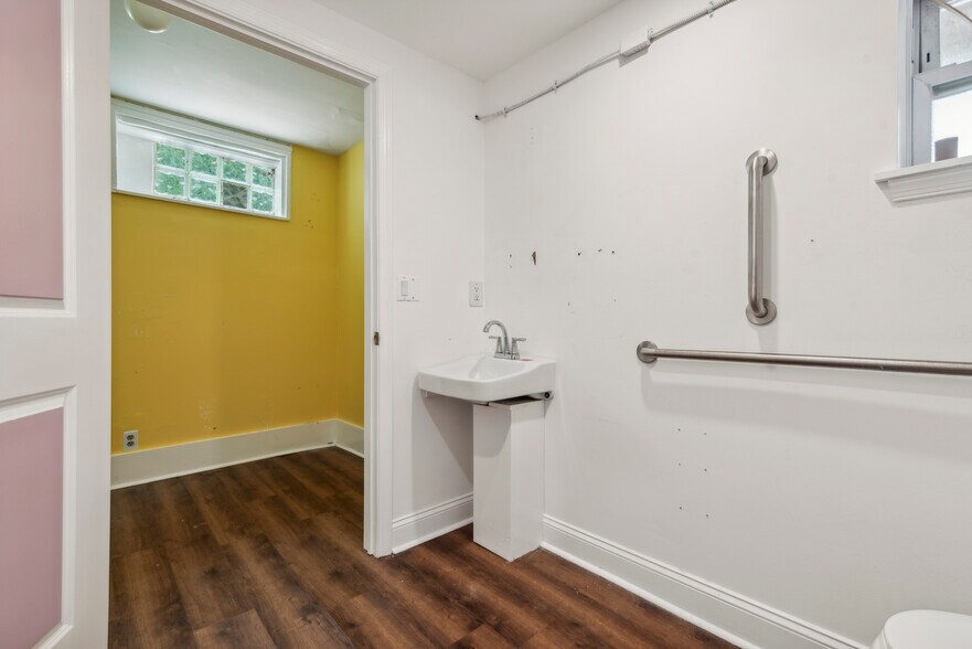 More Photos Of 4161-4165 Ridge Ave, Philadelphia Apartments For Lease