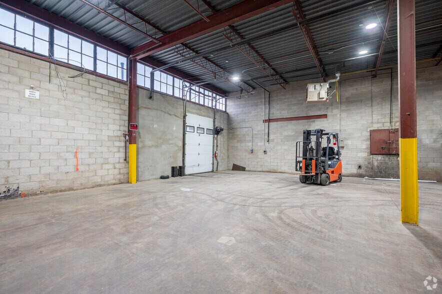 More Photos Of 25 Tangiers Rd, Toronto Manufacturing For Lease