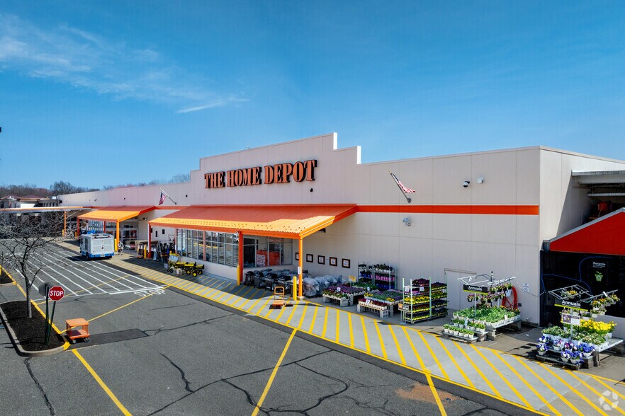 More Photos Of 264-350 Middle Country Rd, Coram Unknown For Lease