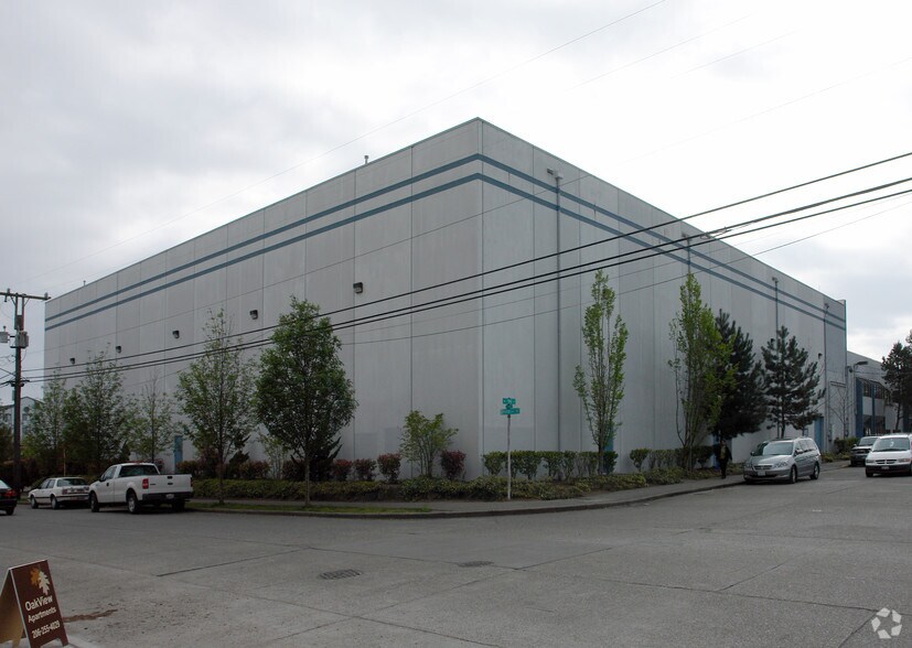 More Photos Of 9515 Stone Ave N, Seattle Warehouse For Lease