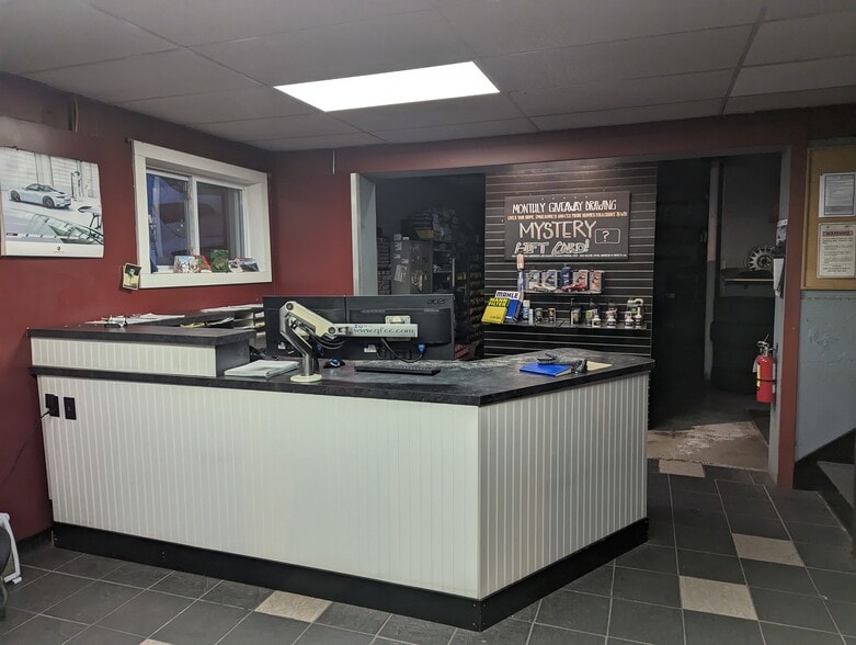 More Photos Of 7 Saratoga Ave, Ballston Spa Auto Repair For Sale