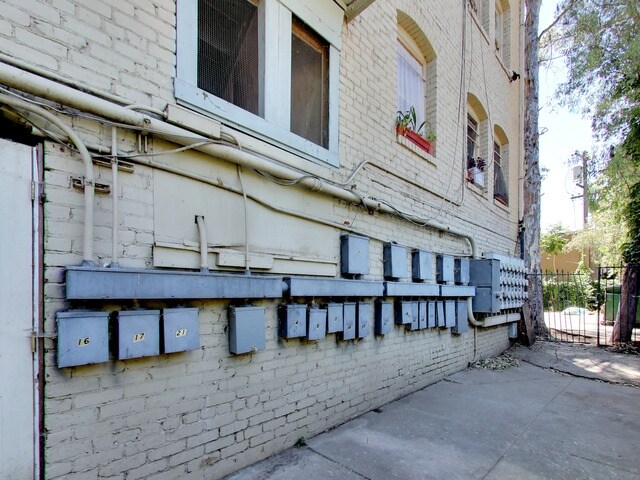 More Photos Of 717 N San Joaquin St, Stockton Apartments For Sale