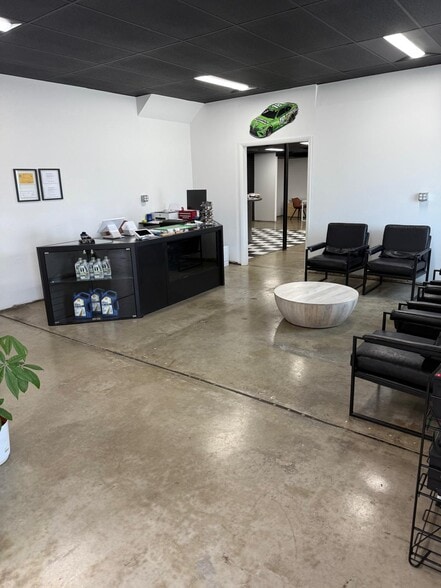 More Photos Of 7415 Grove Rd, Frederick Auto Repair For Sale