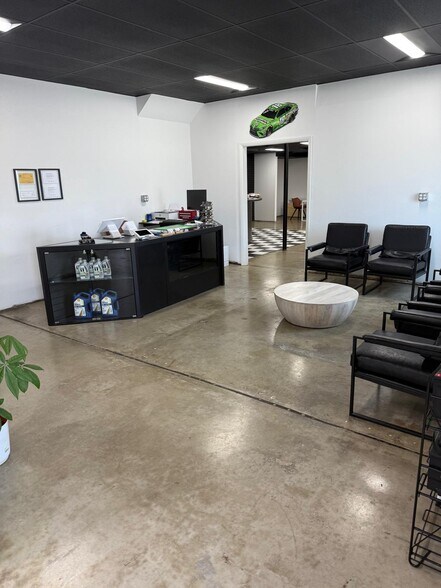 More Photos Of 7415 Grove Rd, Frederick Auto Repair For Lease