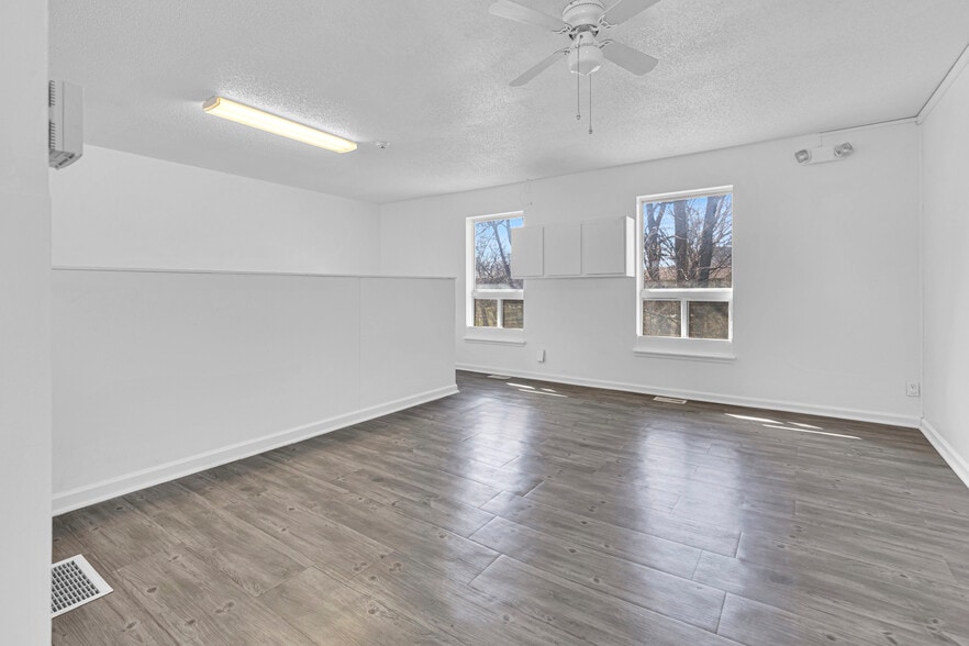 More Photos Of 205 Southbrook Pky, Kearney Daycare Center For Sale
