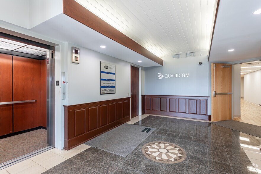 More Photos Of 936 Silas Deane Hwy, Wethersfield Office For Lease