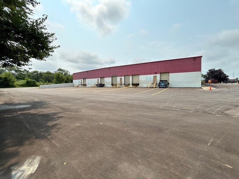 More Photos Of 850 S Marietta St, South Bend Light Manufacturing For Lease