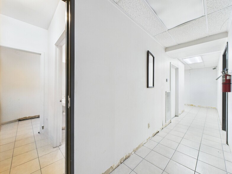 More Photos Of 1122 Pasadena Blvd, Pasadena Freestanding For Lease