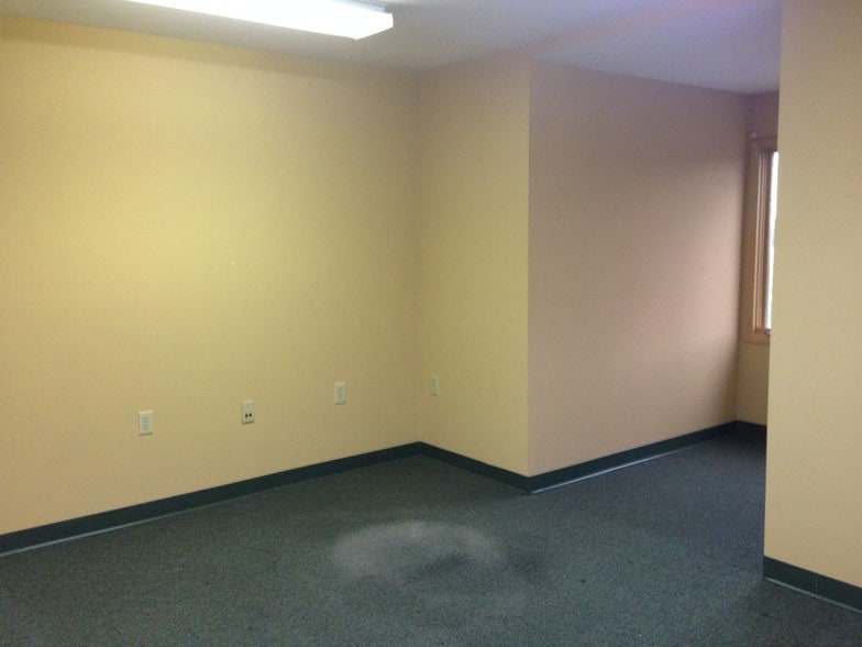 More Photos Of 186 Thomas Johnson Dr, Frederick Unknown For Lease