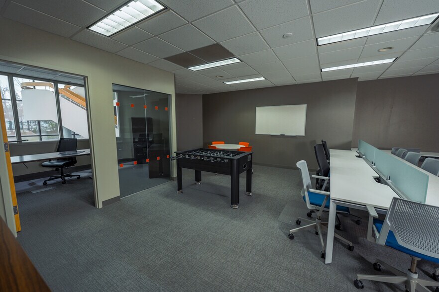 More Photos Of 65 Harristown Rd, Glen Rock Office For Lease