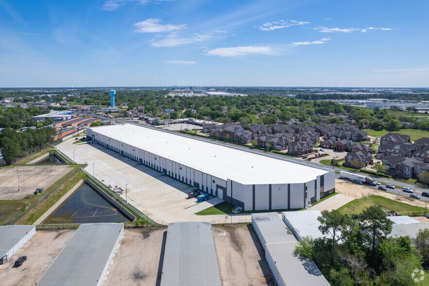 More Photos Of 9910 Cypress Creek Pky, Houston Warehouse For Sale