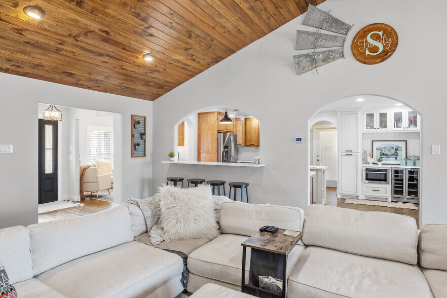 More Photos Of 608 W Morse St, Fredericksburg Specialty For Sale