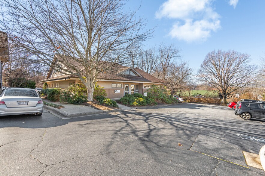 More Photos Of 60 Livingston St, Asheville Unknown For Lease