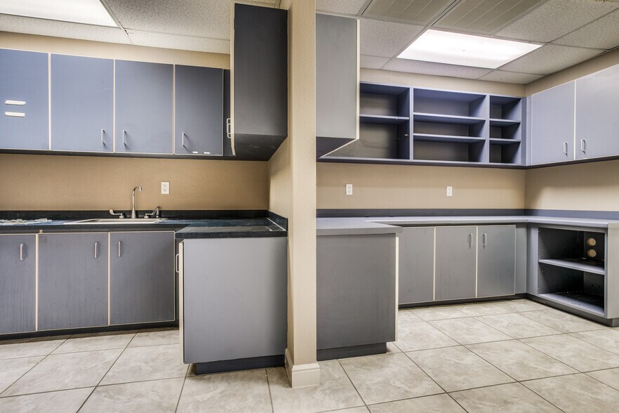 More Photos Of 605-607 6th St N, Texas City Restaurant For Sale