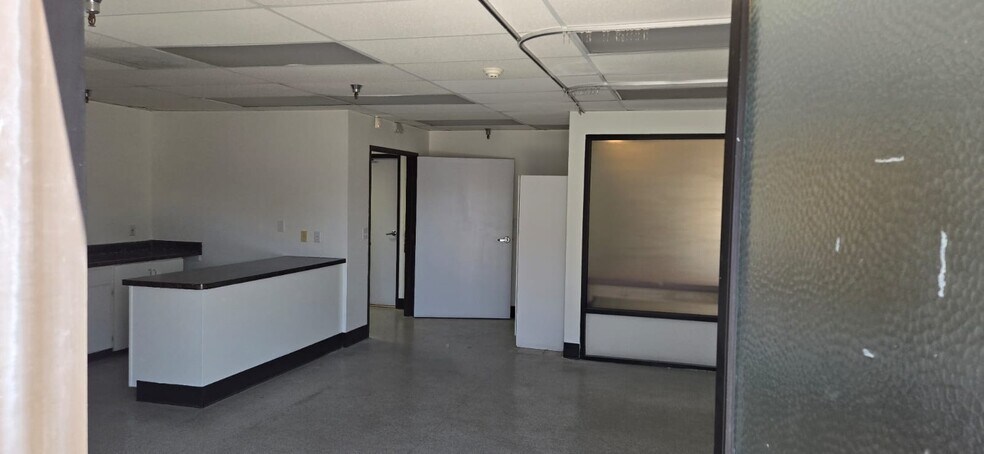 More Photos Of 18056 Wika Rd, Apple Valley Medical For Lease