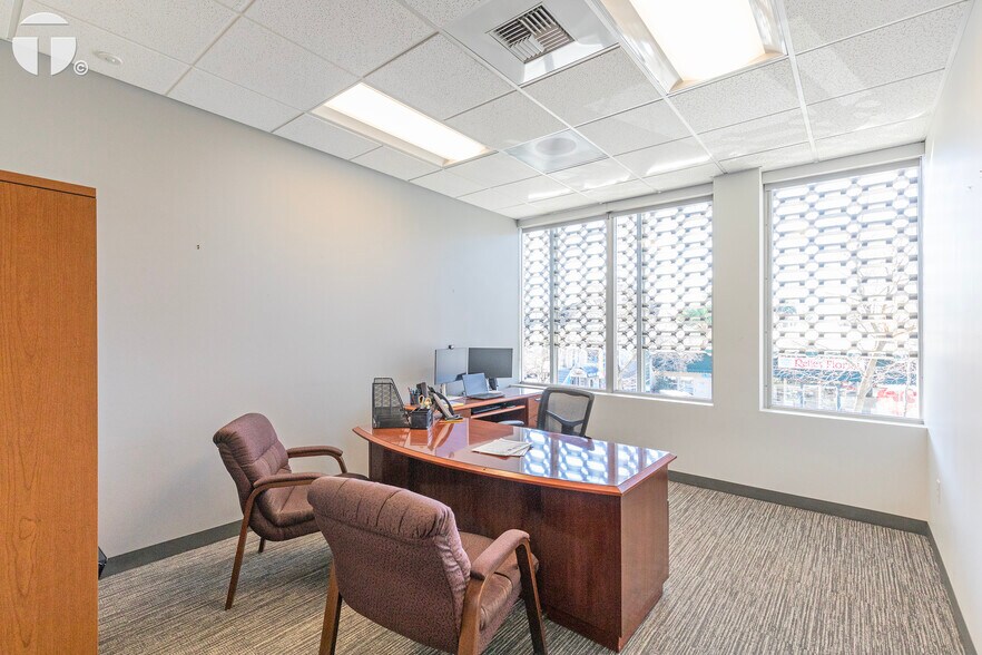 More Photos Of 2401-2407 J St, Sacramento Loft Creative Space For Lease