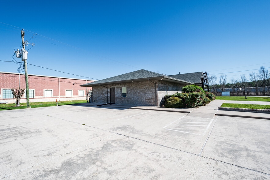 More Photos Of 24707 W Hardy Rd, Spring Office For Sale