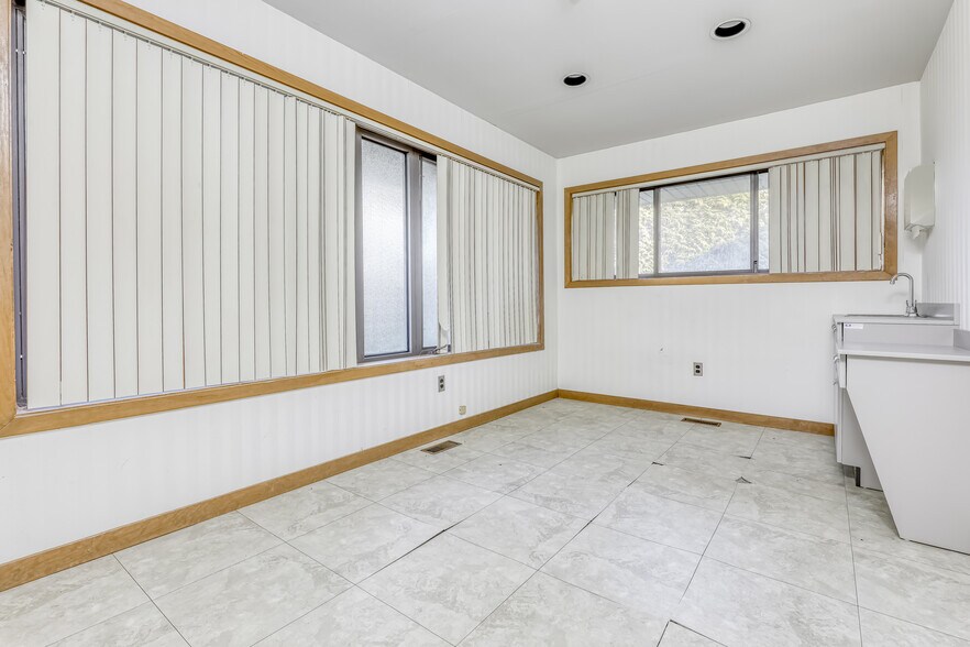 More Photos Of 8 Medical Park Dr, Pomona Medical For Sale