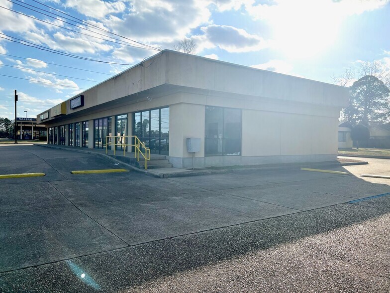 More Photos Of 8236-8240 Jewella Ave, Shreveport Storefront Retail Office For Sale