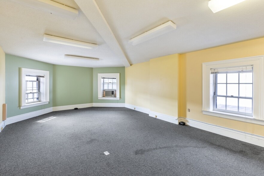 More Photos Of 1 Main St, Hartford Office Residential For Sale