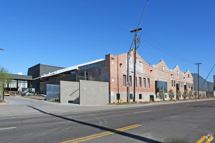 More Photos Of 254 W Broadway Rd, Mesa Distribution For Lease