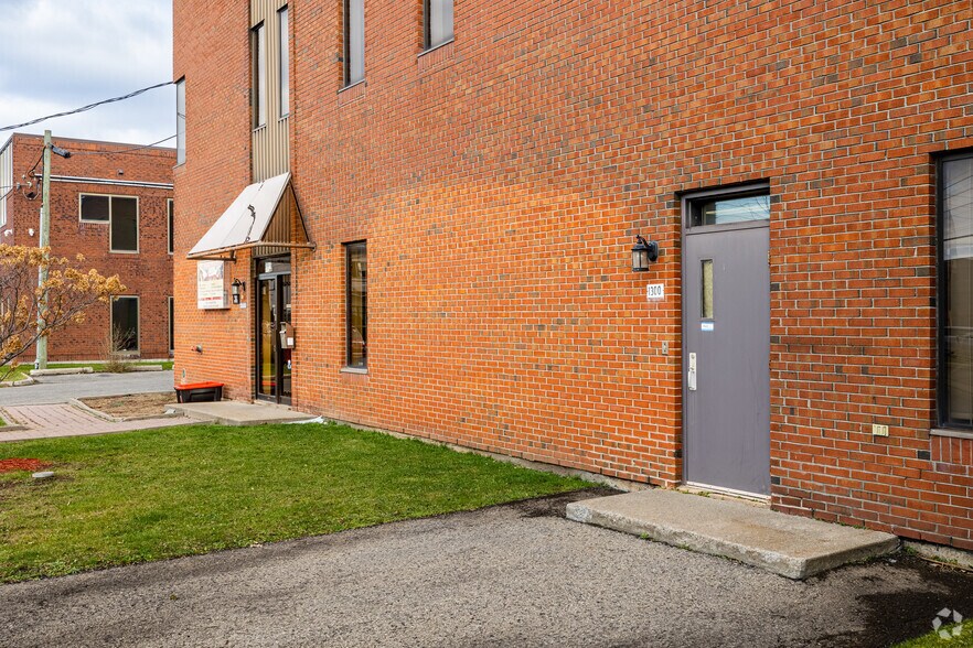 More Photos Of 1300 Rue De Louvain O, Montréal Light Manufacturing For Lease