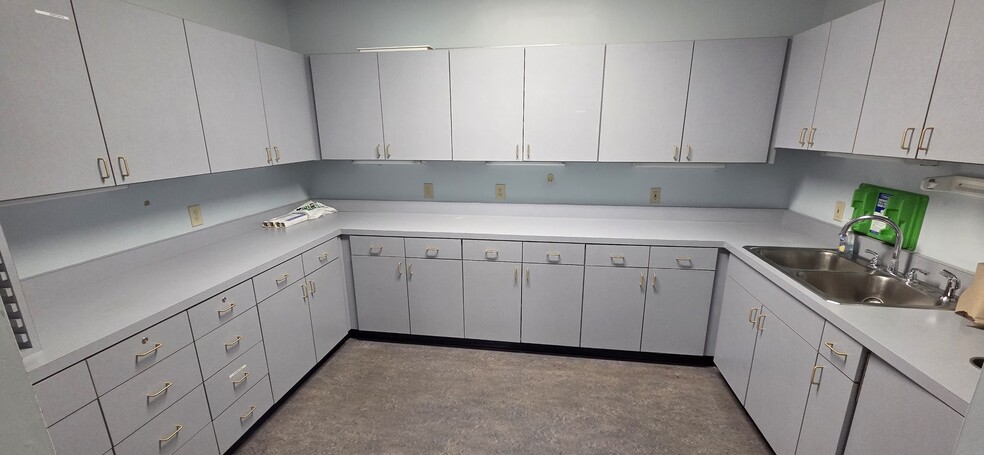 More Photos Of 1475-1495 W Main St, Tipp City Medical For Lease