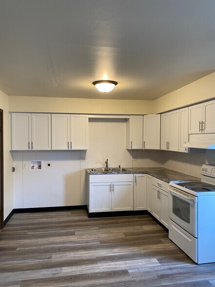 More Photos Of 65 Locust St, Galesburg Apartments For Sale