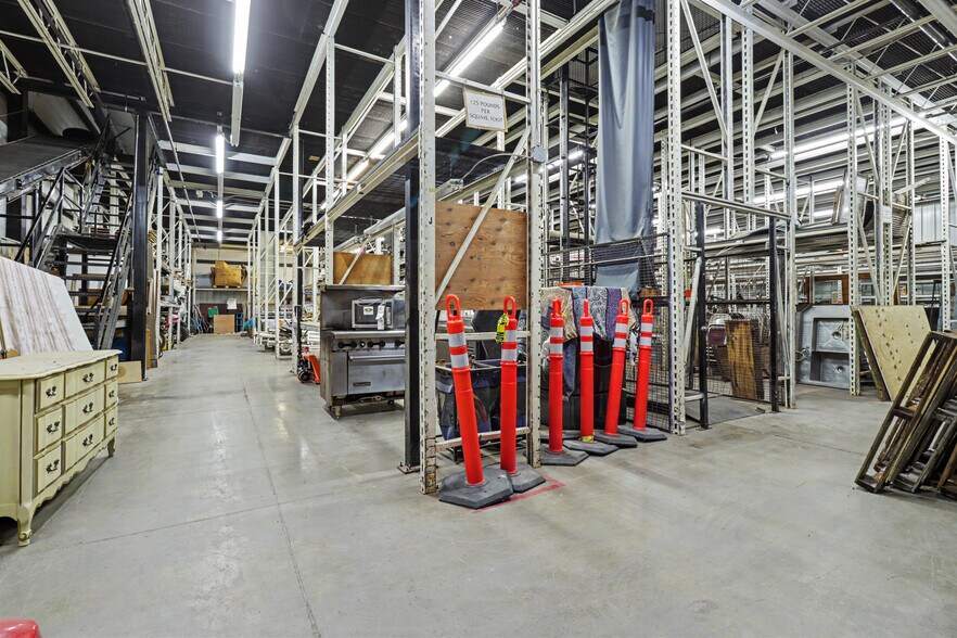 More Photos Of 545 N 1st St, Geneva Warehouse For Sale