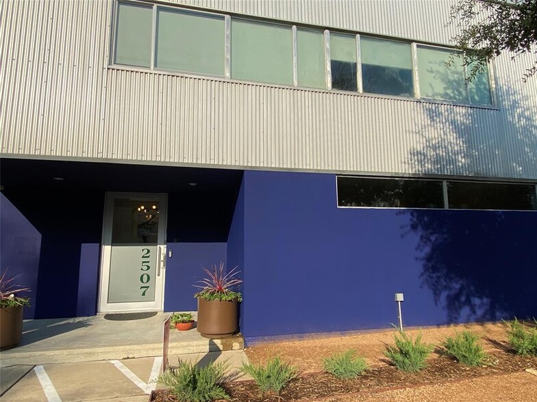 Primary Photo Of 2507 Calumet St, Houston Coworking Space