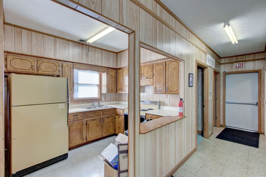 More Photos Of 490 Vickery St, Hartwell Specialty For Sale