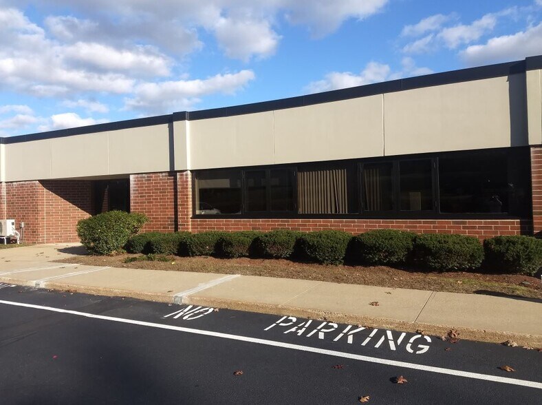 More Photos Of 5 Industrial Way, Salem Flex For Lease