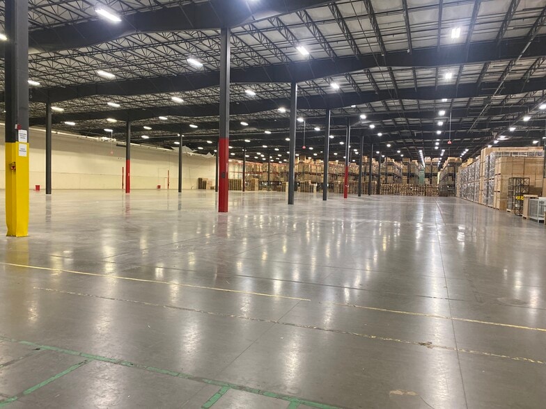 More Photos Of 81 Commerce Dr, Fall River Warehouse For Lease