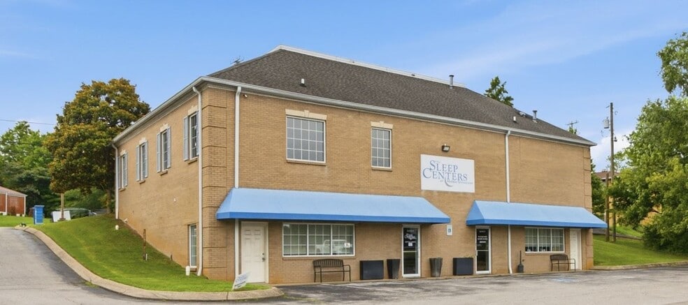 More Photos Of 1750 Memorial Dr, Clarksville Medical For Lease