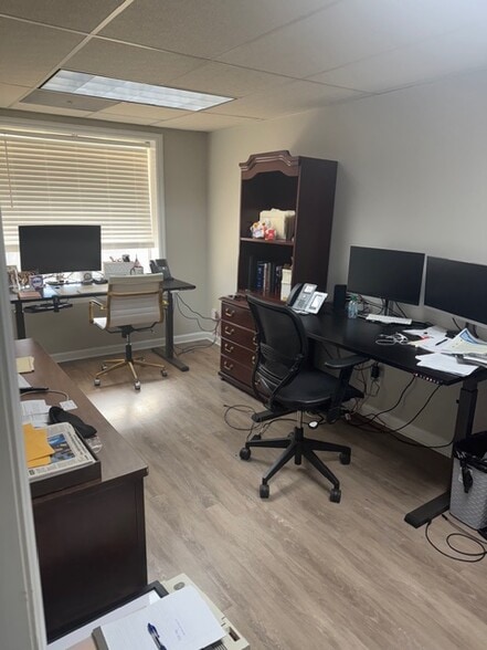 More Photos Of 115 W Court House Sq, Cumming Medical For Lease